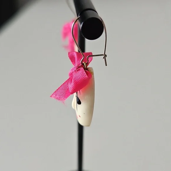 Chic Pink Bow Face Earrings - Picture 4 of 4